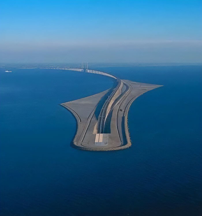 Most przeradzający się w podwodny tunel, który łączy Szwecję z Danią