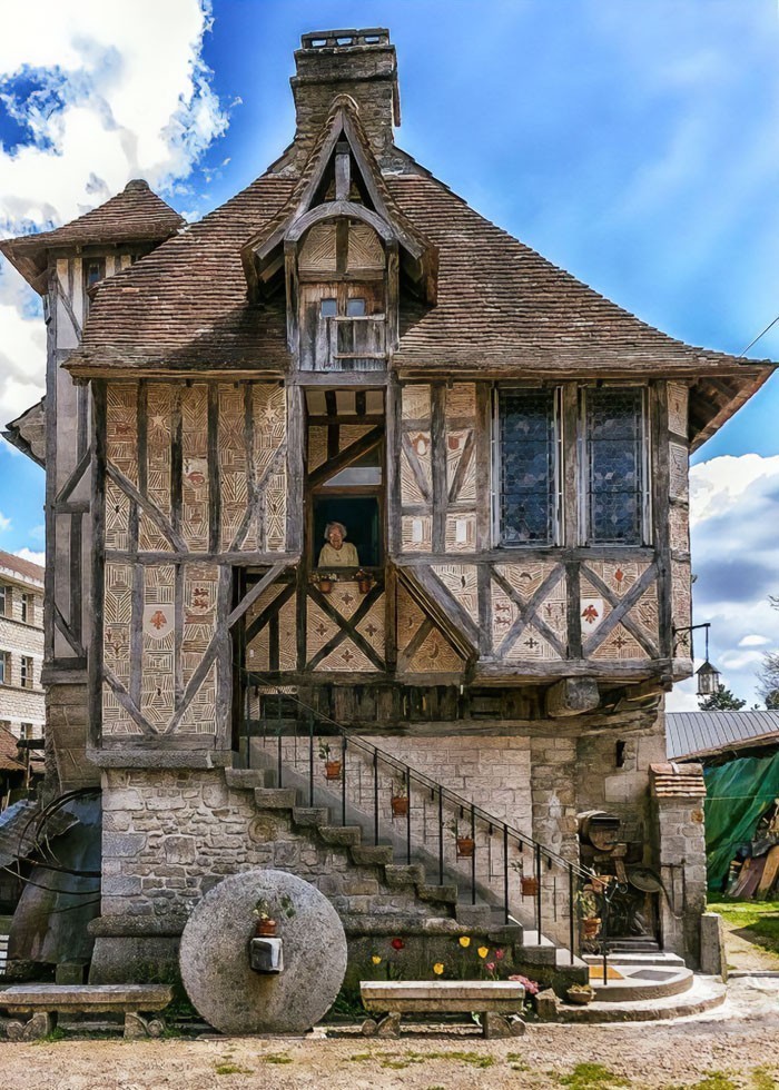 Średniowieczny dom we francuskiej wiosce Argentan. Zbudowany w 1509 roku