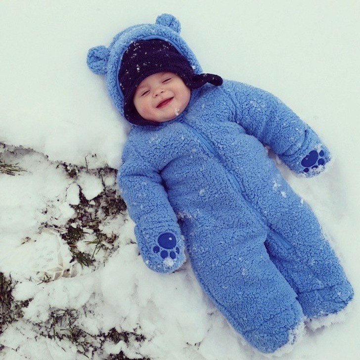 "Mojemu synowi chyba podobał się pierwszy kontakt ze śniegiem."