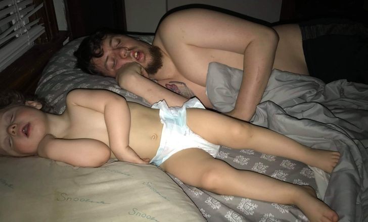 "Żona zrobiła niedawno zdjęcie mnie i naszej córce, gdy śpimy w ten sam sposób. Nie potrzeba tu żadnych testów DNA."