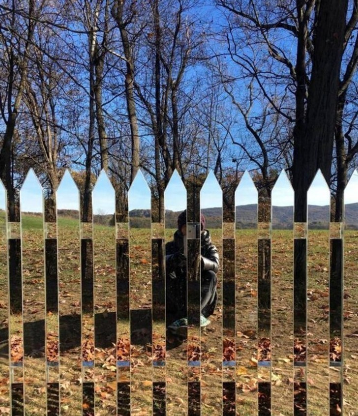 "Świat równoległy za ogrodzeniem"