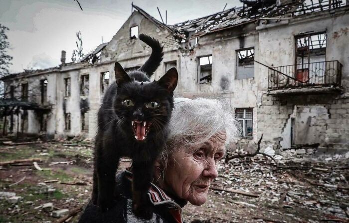 Ta Ukrainka ma swojego prywatnego ochroniarza.