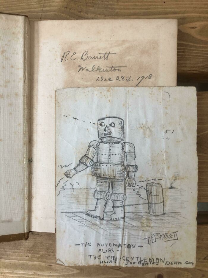 "Znalazłam szkic robota w podręczniku od chemii z 1918 roku."
