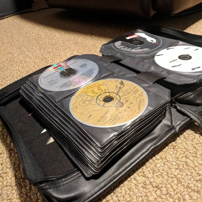 W latach 2000 każdy miał w samochodzie pokrowiec płyt CD z muzyką.