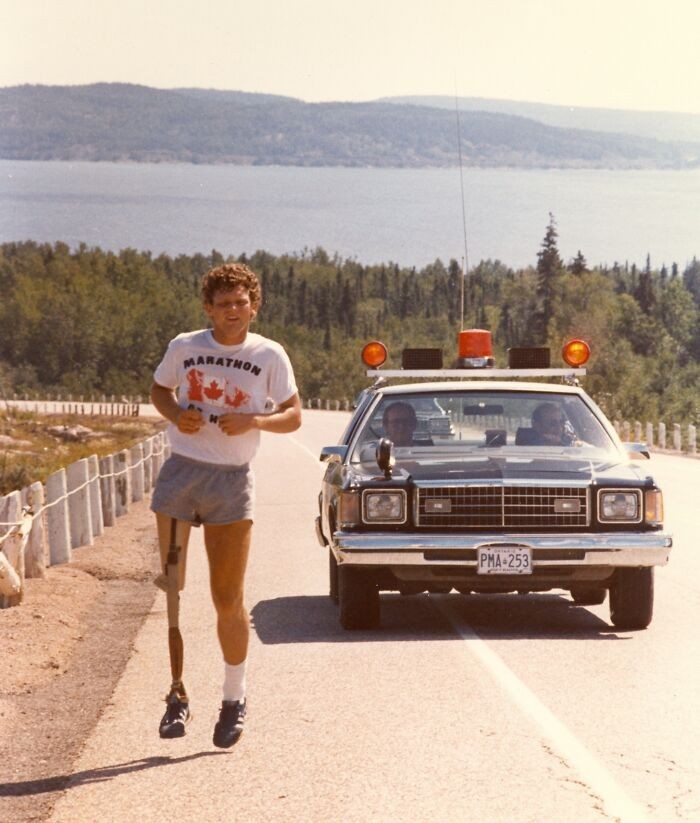 #12 Terry Fox miał 22 lata w 1980 roku, kiedy wyruszył, by przebiec około 8 000 kilometrów przez Kanadę.