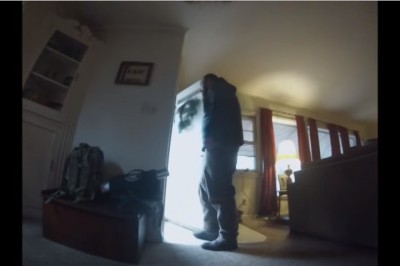 Był ciekaw co pies robi w domu gdy czeka na pana! To co uchwyciła kamera może wywołać łzy! 