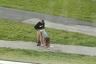 Chłopak przyłapany z dziewczyną w krepującej sytuacji! Czytając komentarze śmiałam się na głos! 