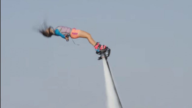 Ciężko oderwać oczy! Piękna mistrzyni świata we Flyboardzie daje niesamowite show na wodzie! 