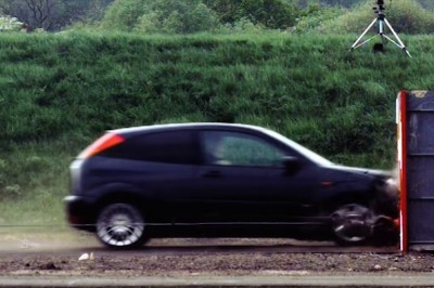 Crash test z prędkością 200 km/h! Komentarz zbędny!