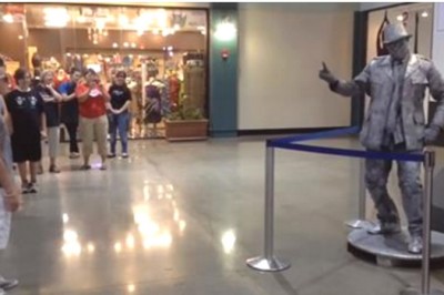 Cwaniak chciał zaszpanować swoim tańcem! Zobacz co zrobił 