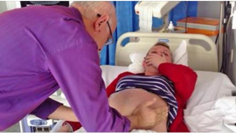 Doktor uciskał źle ułożony płód w łonie mamy! Teraz zobacz co niezwykłego dzieje się w jej brzuchu!