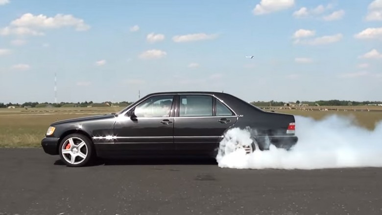 Elegancja i siła! Tak mercedes S 600 V12 Biturbo prezentuje swoją moc!