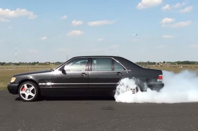 Elegancja i siła! Tak mercedes S 600 V12 Biturbo prezentuje swoją moc!