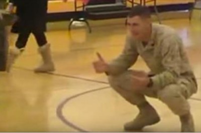 Gdy leciał na misje jego syn jeździł na wózku! Jak witał go po powrocie koledzy z wojska stali zaskoczeni!