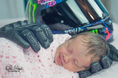 Jej tata zginął tuż przed jej urodzeniem!  Wtedy mam zdecydowała się opublikować to zdjęci i wytłumaczyć!