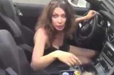 Kobieta z Mercedesa odmawia posprzątania po swoim psie. Po chwili karma do niej wraca bardzo mocno! 