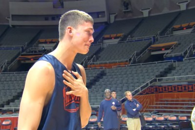 Koszykarz podczas treningu nagle zalał  się łzami! Nie uwierzysz kogo zobaczył na parkiecie! 