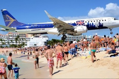 Leżąc tam na kocyku dostałabym zawału! Ekstremalnie niski przelot nad plażą na wyspie St. Marteen!