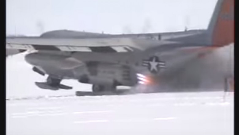 Ma dopalacze i największe narty świata! Olbrzymi C-130T JATO-start z lodowca na Antarktydzie!