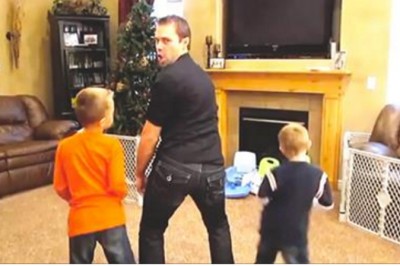 Mama wyjechała i zostawiła tatę z trojaczkami! Była w szoku gdy zobaczyła teledysk jaki nagrali! 