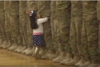 Mała dziewczynka przerywa wojskową ceremonię! Jej miłość do taty nie słucha rozkazów! Przesłodka!