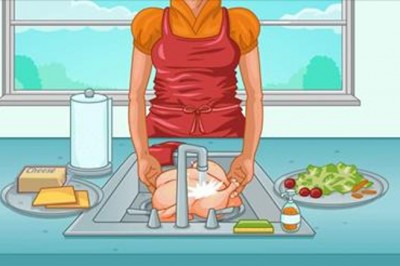 Myjesz surowe mięso kurczaka po wyjęciu z opakowania? Zobacz co się wtedy dzieje i przestań!