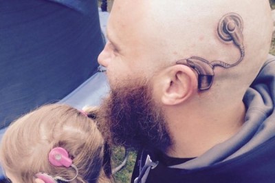 Mężczyzna został bohaterem internetu po TYM geście solidarności z córką! Cudowny!