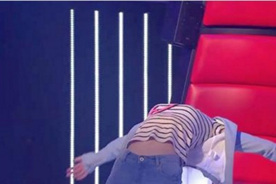 Niepozorny chłopak wychodzi na scenę i siada przy pianinie! Gdy zaczyna grać nikt nie może usiedzieć!