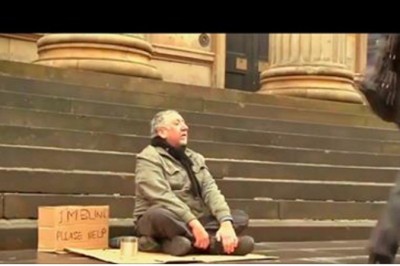 Niewidomy przeżył najlepszy dzień gdy obcy zmieniał napis na jego kartce! Te słowa zatrzymały każdego!