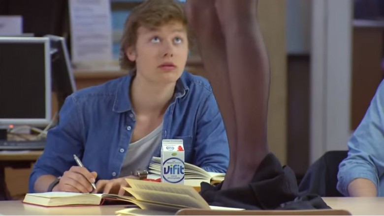 No i się rozebrała! Przepiękna Ania kontra pilni studenci w bibliotece!