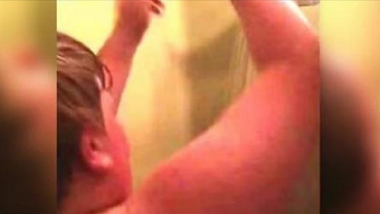 Ojciec zastanawiał się, co 12 letni syn robi tak długo pod prysznicem! W końcu nagrał powód! 