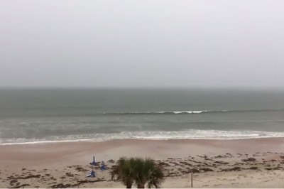 Patrz dokładnie na fale! To co zobaczysz po kilku sekundach wgniata w fotel i przeraża! 