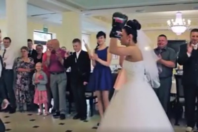 Pierwszy taniec nie musi być nudny! Rewelacyjna zabawa młodej pary zaskoczyła wszystkich gości! 