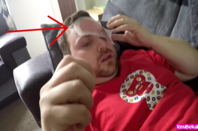 Postanowiła rozruszać swojego faceta! Zobacz reakcję gdy przykleiła mu plaster do depilacji do twarzy! 