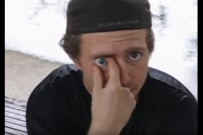 Prawie zemdlałem! Facet dosłownie wyciąga swoje oko, a potem wyłamuje wszystkie palce! 