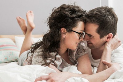 Przeczytaj, co według opinii mężczyzn dzieli sredni seks od najlepszego seksu w życiu! Zaskocz go! 