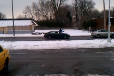 Przepraszam, pomoże mi pan popchać samochód?! Takiego sposobu jak żyje nie widziałem :D