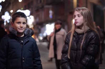 Próbowali namówić chłopców do uderzenia kobiety! Ich reakcja powinna być lekcją dla facetów! 