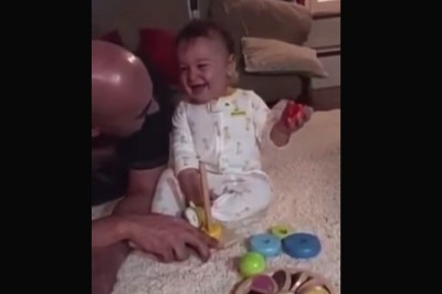 Rodzice dali córeczce nową, ciekawą zabawkę! Widząc jej reakcję mama niemal upuściła kamerę z rąk! 