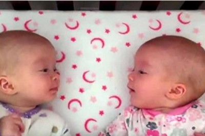 Siostry bliźniaczki widzą się pierwszy raz w życiu! Posłuchaj ich bardzo niezwykłej rozmowy! 