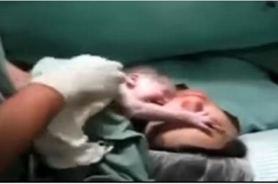 Straciła świadomość po porodzie i bali się, że umiera! Kiedy usłyszała płacz dziecka stało się coś niesamowitego!