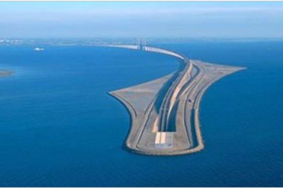 Ta droga wygląda jakby kończyła się na środku morza! Jednak pod wodą kryje się tajemnica!