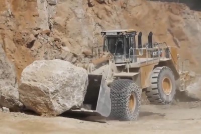 Tak pracuje ciężki sprzęt w kamieniołomach