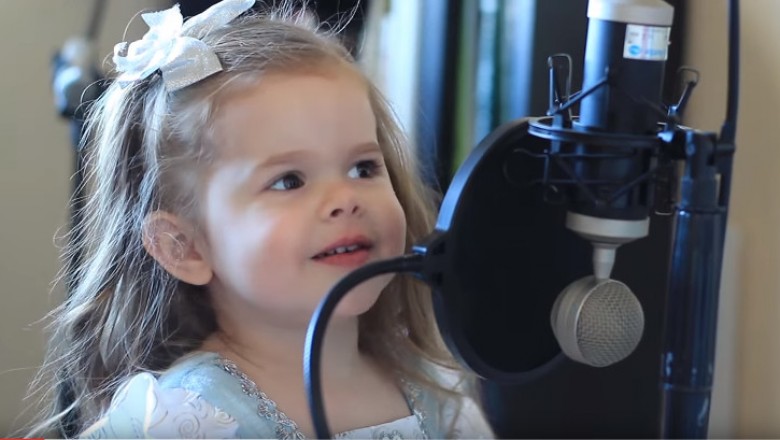 Tata poprosił 3 letnią córeczkę żeby zaśpiewała w ich domowym studio! Dziewczynka podbiła internet!