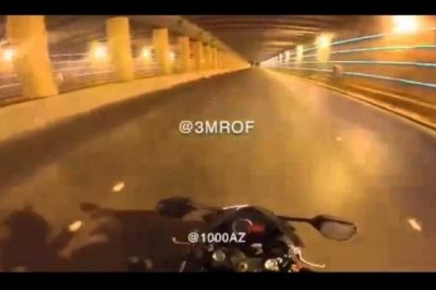 To był  samochód, motor, czy samolot?! Z szybkością błyskawicy przelatuje sobie przez tunel!