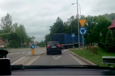 Tutaj jest RAJ! Mieszkaniec Ukrainy z wzruszającą przemową po wjeździe do Polski! 