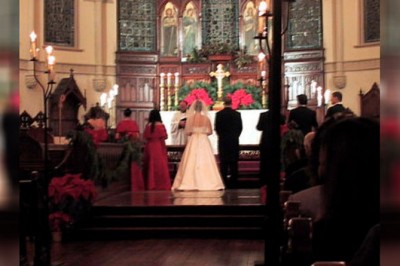 Tydzień po weselu żona spogląda na starą rodzinną fotografie i uświadamia sobie okrutną prawdę!