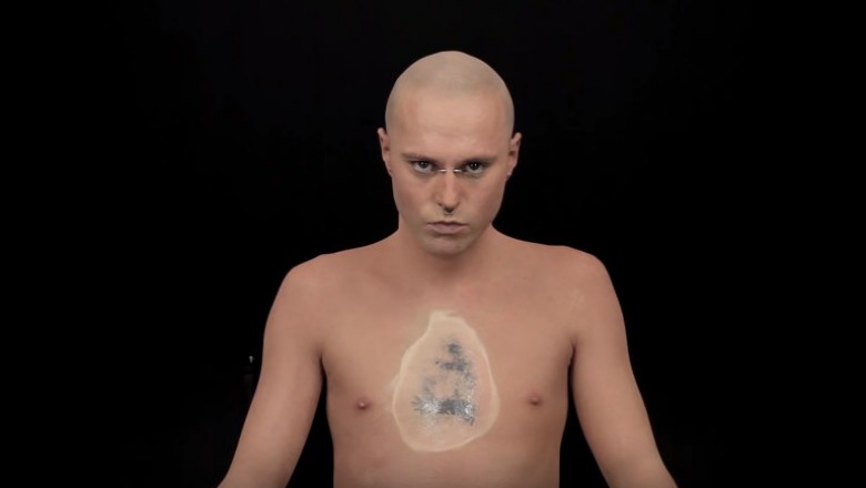 Wyglądał jak typowy chłopak! Gdy zaczął ścierać makijaż byłam w szoku!