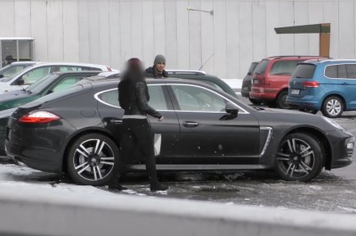 Wyzwał ją od najgorszych przez megafon w centrum miasta! Kara za to, że poleciała na szybkie auto! 