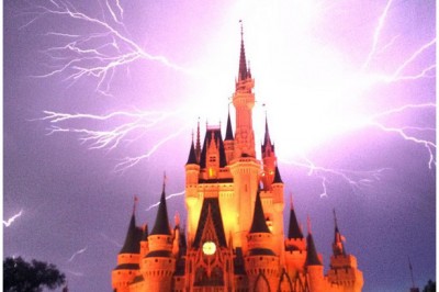Zapowiadał się zwykły dzień w Disney World. Nagle park zamienił się w scenerie z mrocznej bajki.